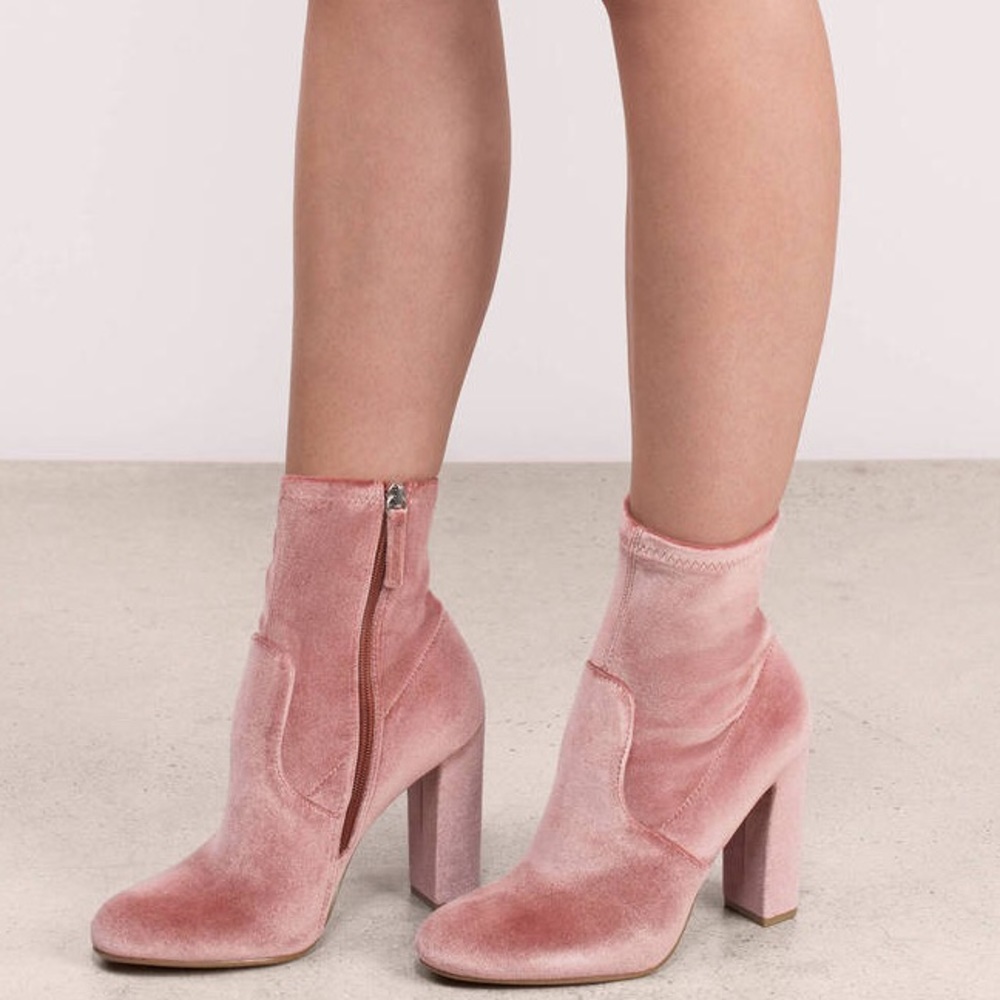 Brand New Steve Madden Edit Booties Size: 6